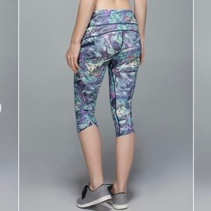 Lululemon Top Speed Crop 8